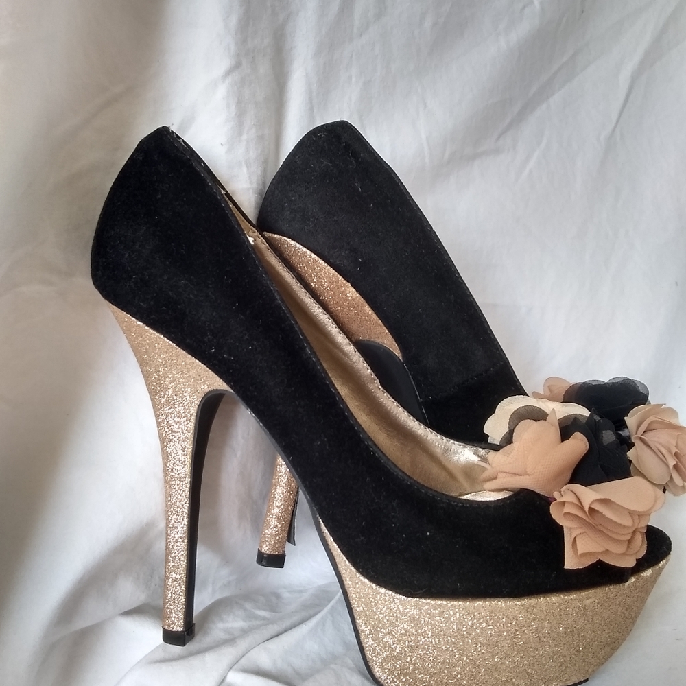 Dazzling gold Tinkerbell stilettos - Picture 3 of 13